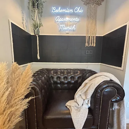 Bohemian Chic Selfie - Station Apartment