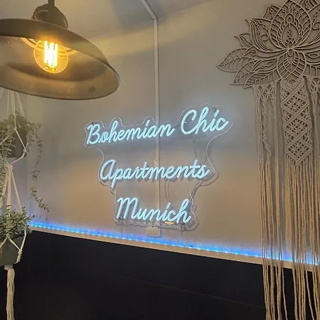 Apartment Bohemian Chic Selfie - Station
