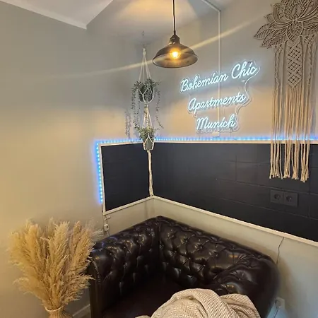 Bohemian Chic Selfie - Station Apartment Munich