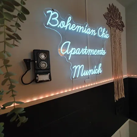 Bohemian Chic Selfie - Station Apartment *