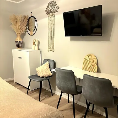Bohemian Chic - Station Apartment *